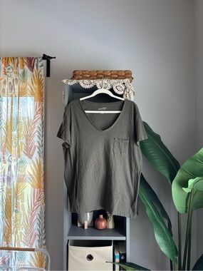 universal thread v-neck pocket tee